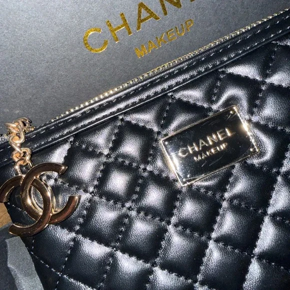 CHANEL/MAKEUP Quilted Makeup Pouch - Picture 2 of 5